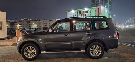 Khobar, Vehicles, Cars & Trucks , SAR 53000,  Mitsubishi Pajero,  2017,  Automatic,  148000 KM,   , Golden Special Edition. Full Option. 4x4, Well Maintained, USED BY