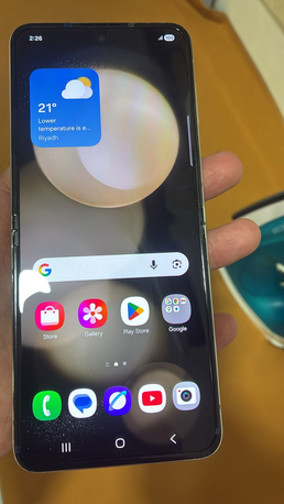 Khobar, Mobile Phones, SAR 1600,  Model: Samsung Galaxy Z Flip5 (SM-F731) 	&bull;	RAM/Storage: 8GB / 256GB 	&bull;	Color: Cream 	&bull;	Con