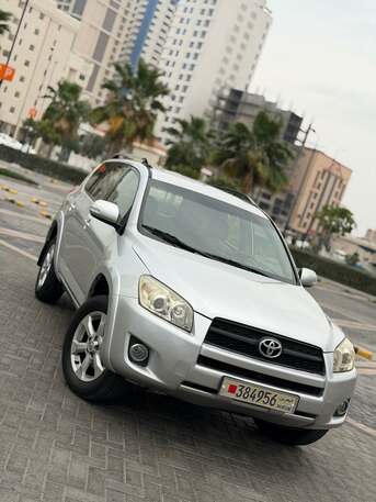 Manama, Vehicles, Cars & Trucks , BHD 2650,  Toyota RAV4,  2011,  Automatic,  137 KM,