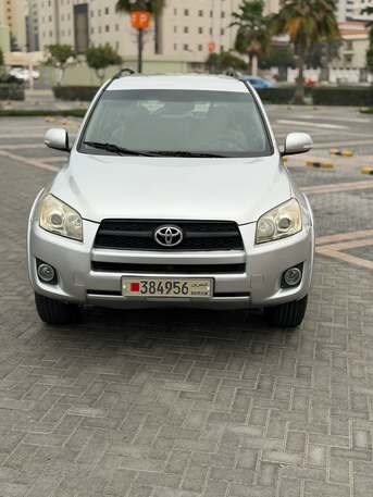 Manama, Vehicles, Cars & Trucks , BHD 2650,  Toyota RAV4,  2011,  Automatic,  137 KM,