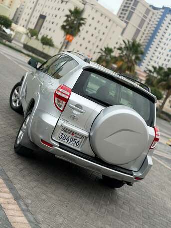 Manama, Vehicles, Cars & Trucks , BHD 2650,  Toyota RAV4,  2011,  Automatic,  137 KM,