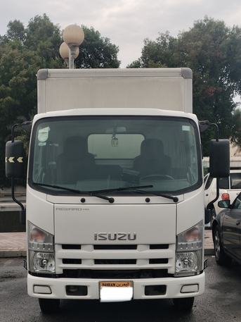 Salmaniya, Vehicles, Cars & Trucks , Isuzu Oasis,  2016,  Manual,  200000 KM,   ISUZU NMR ( Six Wheel Box Truck )