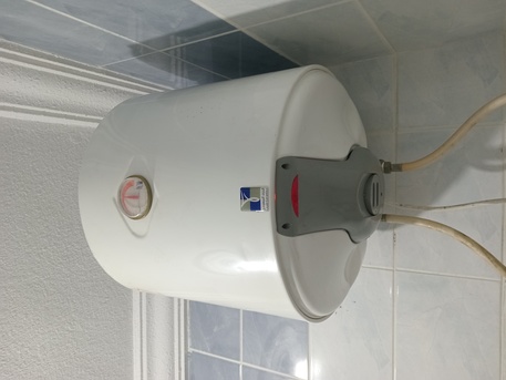 Jeddah, Household Items, SAR 1,  Geyser And Chairs ,going On Exit