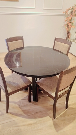 Dammam, Furniture, SAR 200,  STYLISH Round Dining Table, Hard Wood, Excellent Quality