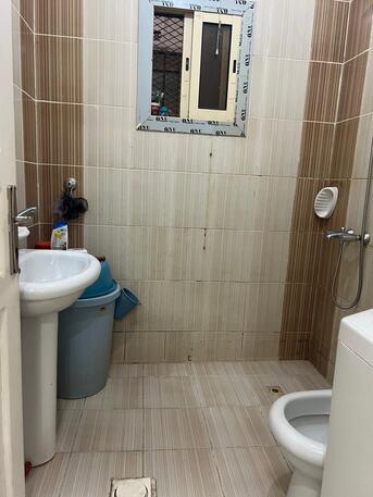 Jeddah, Rooms Available, SAR 1000/month,  Furnished,  A Clean And Comfortable Room Is Available For Rent In A Well‑maintained 3‑bedroom