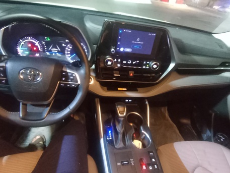 Riyadh, Logistics, Toyota Highlander Available For Rent