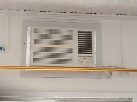 Juffair, Air Conditioners, BHD 70,  2 Ton Window Ac For Sale 4 Monts Used Only
