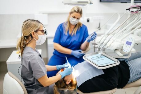 Prague, Dental, Esthesion &ndash; Zubn? Implant?ty A Stomatologie