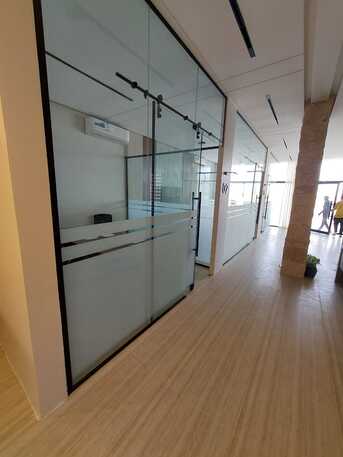 Riyadh, Construction, للحدادة و المونيم،الذجاج