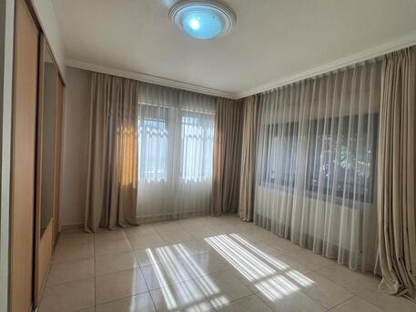 Amman, Apartments/Houses, JOD 10000/year,  3 BR,  250 Sq. Meter,  Semi Furnished Apartment For Rent In Al Swafiyieh