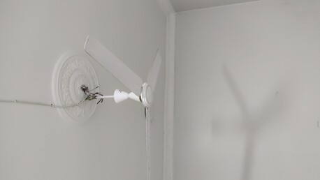 Jubail, Household Items, SAR 600200,  1 Split AC And 2 Ceiling Fans For Sale Price Negotiable