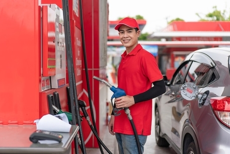 Al Yamamah, Jobs, Petrol Pump Worker (Saudi Arabia)