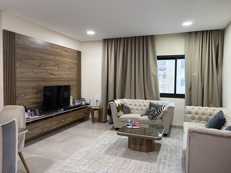 Manama, Sublets, BHD 175/month,  1 BR,  For Rent: Looking For A Female Room Mate (Sea View Luxury Flat)