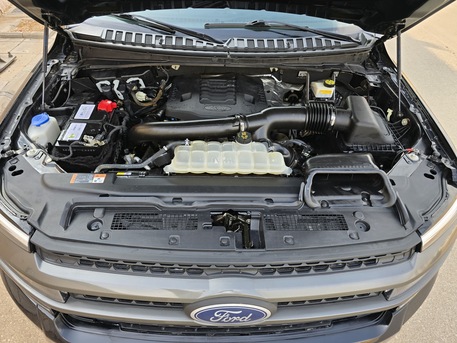 Riyadh, Vehicles, Cars & Trucks , SAR 130000,  Ford Expedition XLT,  2023,  Automatic,  150000 KM,    MAX 4x4 Fully Loaded