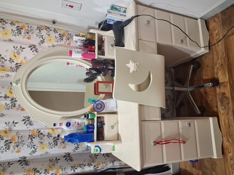 Al Sulaymaniyyah, Furniture, SAR 500,  Dining Table Set With 8 Chairs & Dressing Table