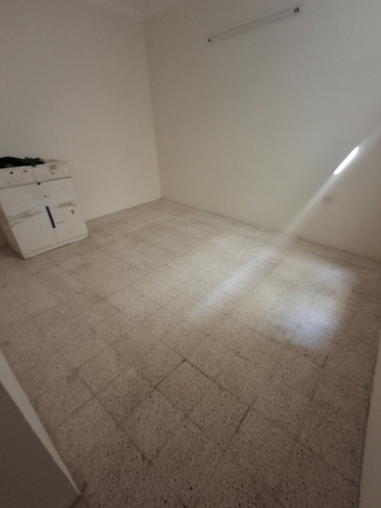 Hoora, Apartments/Houses, BHD 130/month,  2 BR,  2bhk 2bath 1hall Closed Kitchen Lift 130bd With Out Ac With Out Ewa