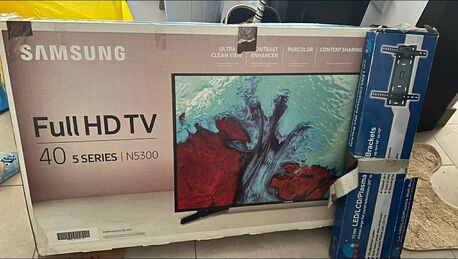 Manama, Furniture, BHD 40,  Bed, Dresser And TV