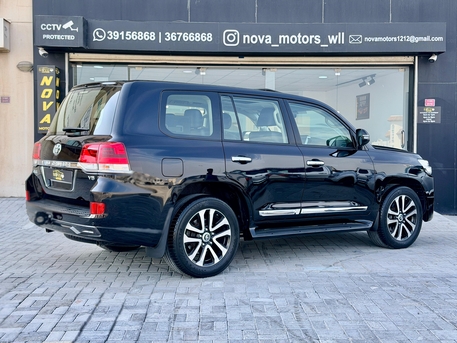 Manama, Vehicles, Cars & Trucks , BHD 16500,  Toyota Land Cruiser,  2017,  Automatic,  199000 KM,   GXR V8