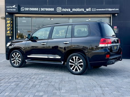 Manama, Vehicles, Cars & Trucks , BHD 16500,  Toyota Land Cruiser,  2017,  Automatic,  199000 KM,   GXR V8