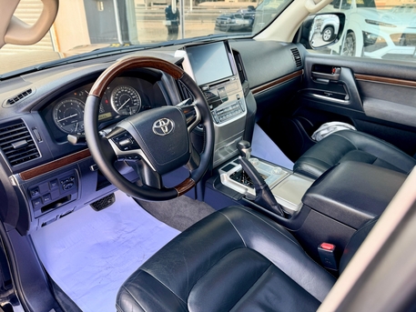 Manama, Vehicles, Cars & Trucks , BHD 16500,  Toyota Land Cruiser,  2017,  Automatic,  199000 KM,   GXR V8