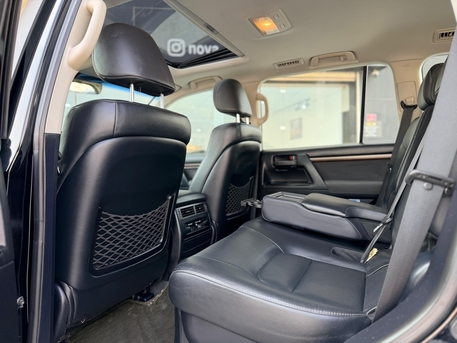 Manama, Vehicles, Cars & Trucks , BHD 16500,  Toyota Land Cruiser,  2017,  Automatic,  199000 KM,   GXR V8