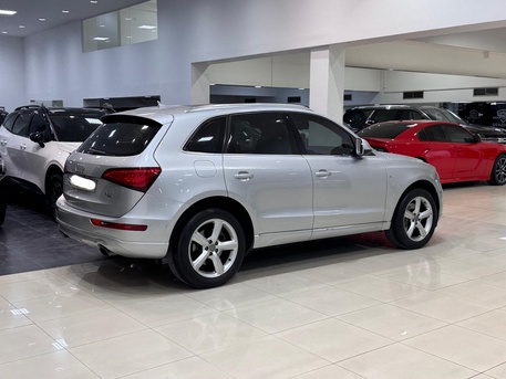 Manama, Vehicles, Cars & Trucks , BHD 3500,  AUDI Q5,  2014,  Automatic,  146500 KM,   /  (Silver)