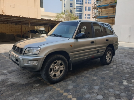 Juffair, Vehicles, Cars & Trucks , BHD 1050,  Toyota RAV4,  1999,  Automatic,  299999 KM,  , Year ,Urgent Sale, Call 3434 4863