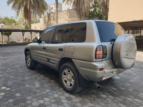 Juffair, Vehicles, Cars & Trucks , BHD 1050,  Toyota RAV4,  1999,  Automatic,  299999 KM,  , Year ,Urgent Sale, Call 3434 4863