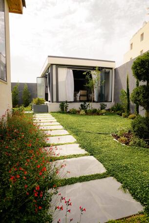 Abdoun, Apartments/Houses, JOD 26000/year,  Furnished,  3 BR,  260 Sq. Meter,  Luxury Ground Floor Apartment For Rent In Abdoun