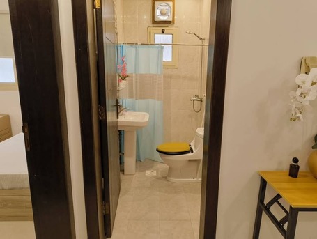 Jeddah, Rooms Available, SAR 1200/month,  Furnished,  One Vacant Furnished Room In 2 Bedroom Neat And Clean Apartment, Rent Includ..electricity