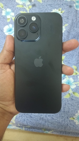 Khobar, Mobile Phones, SAR 900,  2 Mobile Phone Nice Condition Vivo Y28s 5G Iphone 16 Pro Max China Made