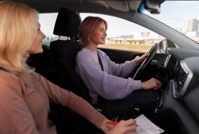 London, Training, Automatic Driving Lessons To Build Safe Winter Driving Skills