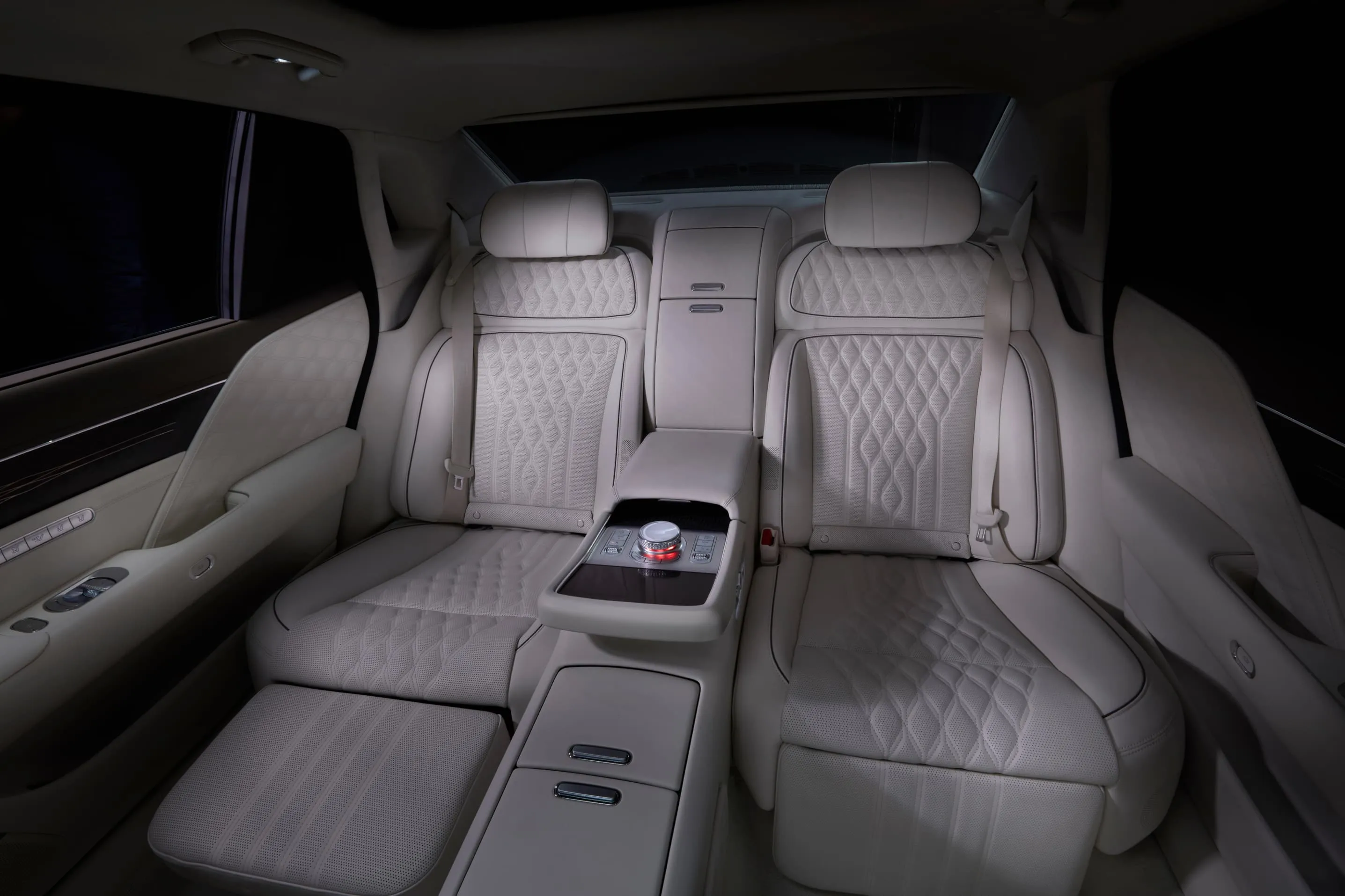 Abha, Vehicle Lease Transfer, SAR 20000,  Genesis G90 Long Wheel Base - 2024 - Bumper To Bumper Genuine