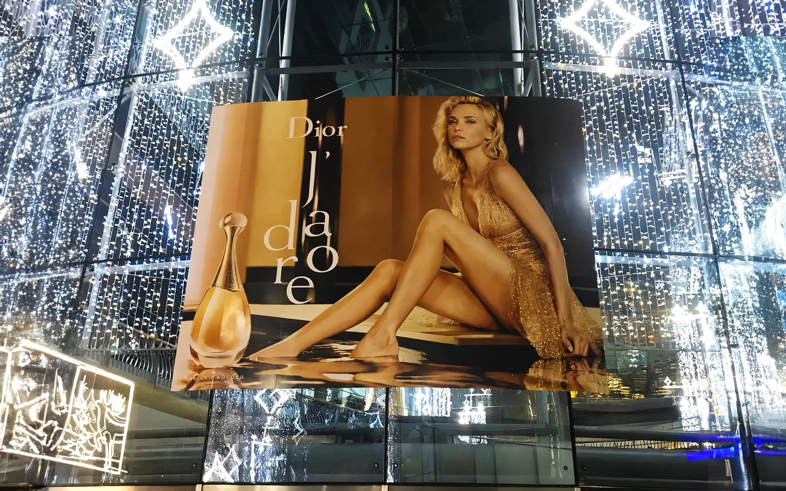 London, Business, Need Professional Commercial Sign Installation For Your Business?