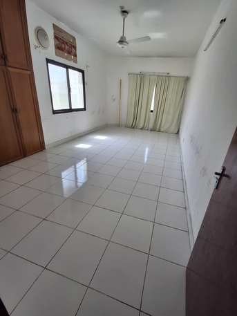 Hoora, Apartments/Houses, BHD 180/month,  2 BR,  2bhk 2bath Big Hall Closed Kitchen 180bd With Out Ewa Ac