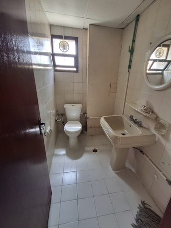 Hoora, Apartments/Houses, BHD 180/month,  2 BR,  2bhk 2bath Big Hall Closed Kitchen 180bd With Out Ewa Ac