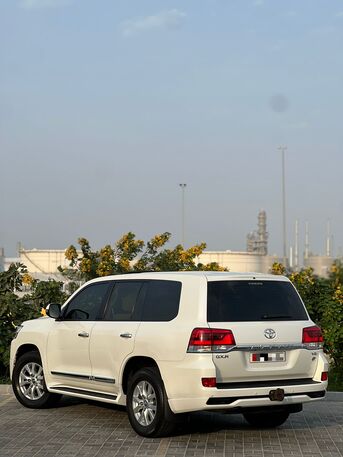 Riffa, Vehicles, Cars & Trucks , BHD 14500,  TOYOTA LAND CRUISER GXR V6 2017 WHITE,  2017,  Automatic,  267000 KM,