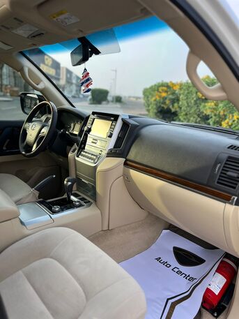 Riffa, Vehicles, Cars & Trucks , BHD 14500,  TOYOTA LAND CRUISER GXR V6 2017 WHITE,  2017,  Automatic,  267000 KM,