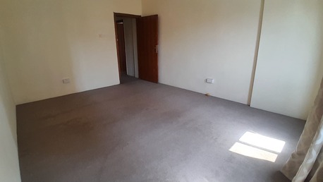 Manama, Apartments/Houses, BHD 130/month,  2 BR,  Manama:- Close To AMH.2BHK Unfurnished Flat On Rent With Only A/Cs.Bd 130/- Without Ewa.