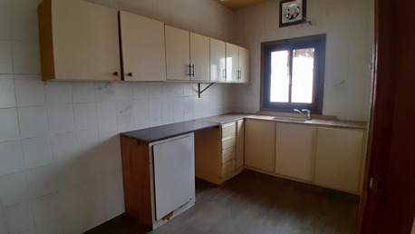 Manama, Apartments/Houses, BHD 130/month,  2 BR,  Manama:- Close To AMH.2BHK Unfurnished Flat On Rent With Only A/Cs.Bd 130/- Without Ewa.