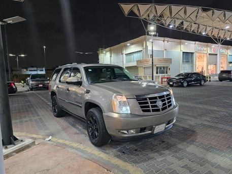 Jeddah, Vehicles, Cars & Trucks , SAR 25000,  Cadillac Escalade,  2007,  Automatic,  260000 KM,   Full Option Short Body Negotiable