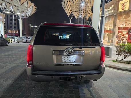 Jeddah, Vehicles, Cars & Trucks , SAR 25000,  Cadillac Escalade,  2007,  Automatic,  260000 KM,   Full Option Short Body Negotiable