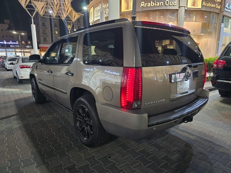 Jeddah, Vehicles, Cars & Trucks , SAR 25000,  Cadillac Escalade,  2007,  Automatic,  260000 KM,   Full Option Short Body Negotiable