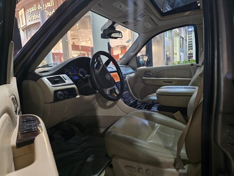 Jeddah, Vehicles, Cars & Trucks , SAR 25000,  Cadillac Escalade,  2007,  Automatic,  260000 KM,   Full Option Short Body Negotiable
