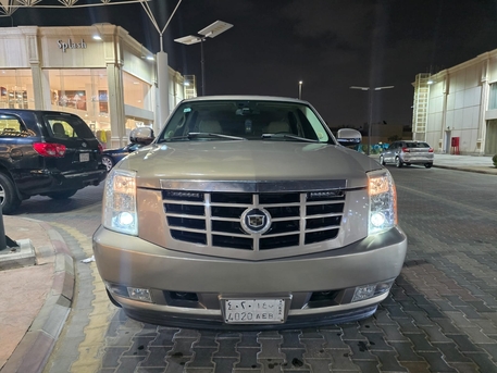 Jeddah, Vehicles, Cars & Trucks , SAR 25000,  Cadillac Escalade,  2007,  Automatic,  260000 KM,   Full Option Short Body Negotiable