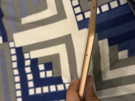 Jeddah, Mobile Phones, SAR 700,  Ipad 7th, 128GB, Rose Gold, Cellular (with Sim Slot)