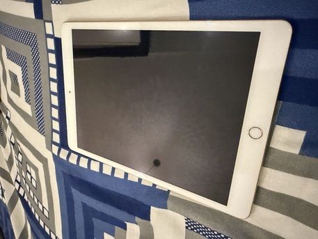 Jeddah, Mobile Phones, SAR 700,  Ipad 7th, 128GB, Rose Gold, Cellular (with Sim Slot)