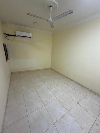 Gudaibiya, Apartments/Houses, BHD 140/month,  Gudaibiya:- Close To Bahrain Pride, Studio With Unlimited EWA. 140BD