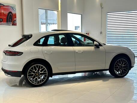 East Riffa, Vehicles, Cars & Trucks , BHD 11900,  Porsche Macan,  2021,  Automatic,  170000 KM,   MODEL  FOR SALE