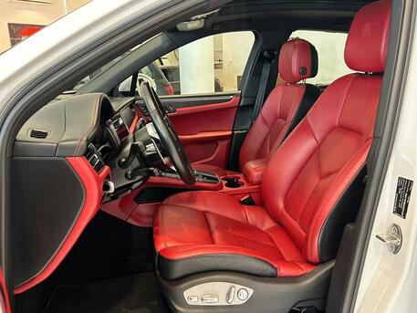 East Riffa, Vehicles, Cars & Trucks , BHD 11900,  Porsche Macan,  2021,  Automatic,  170000 KM,   MODEL  FOR SALE